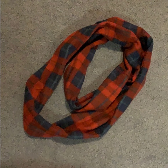 Scarves - Picture 3 of 8